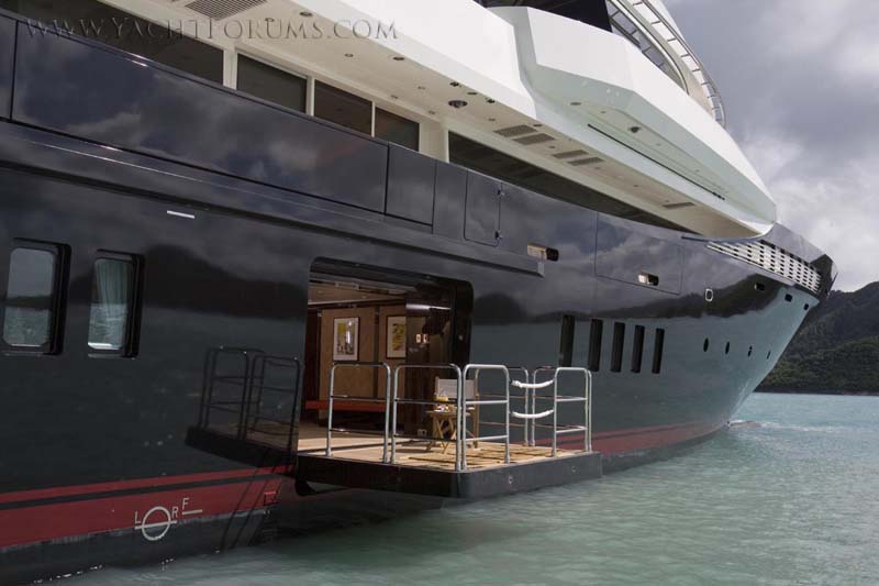 23685-review-oceanco-269-alfa-nero-12.-beachdoor.jpg