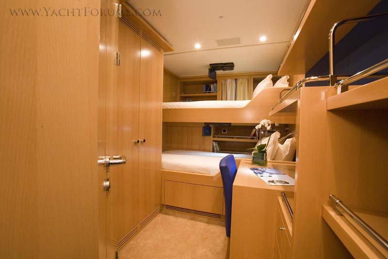 23705-review-oceanco-269-alfa-nero-29.-myancrewbunks.jpg