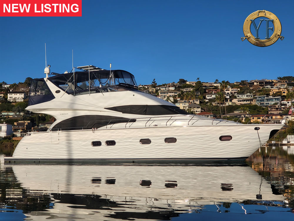 1 2004 Carver 59 Marquis.jpg