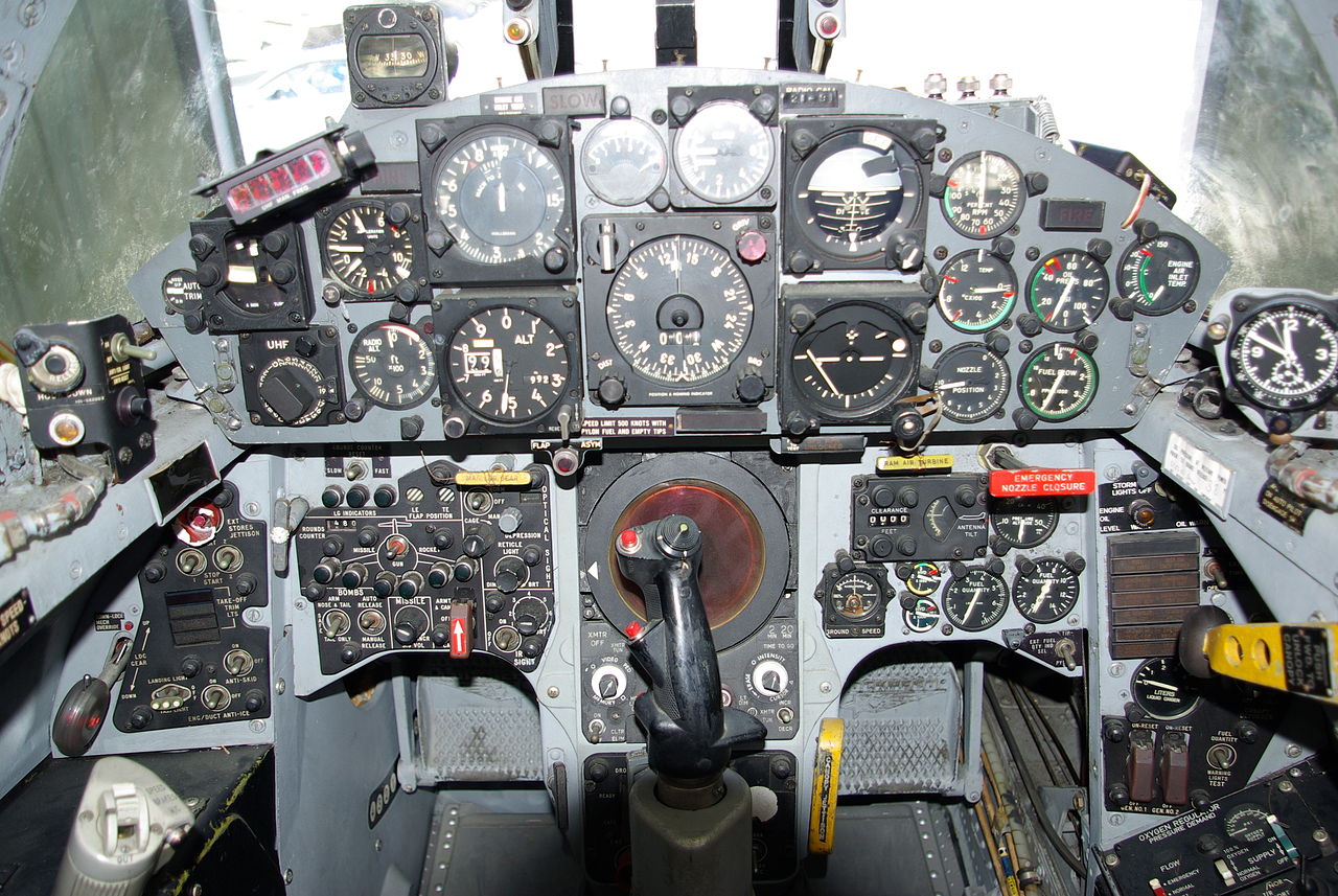 1280px-Dashboard_F-104_(MAA).JPG