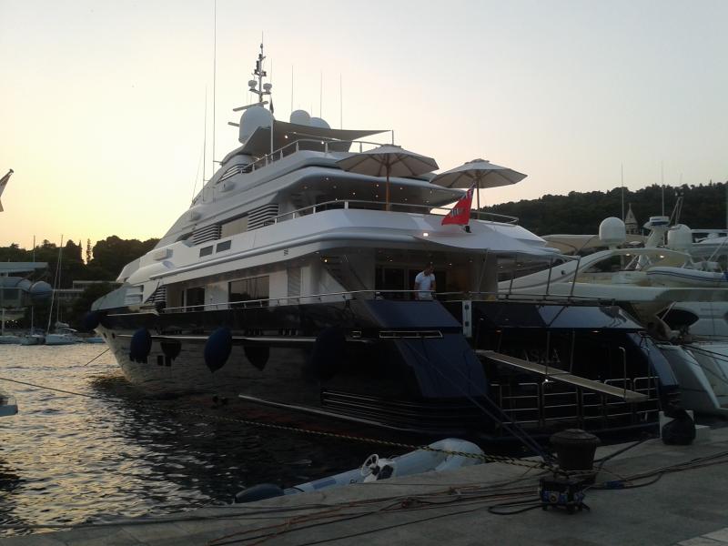 yacht mieten hvar