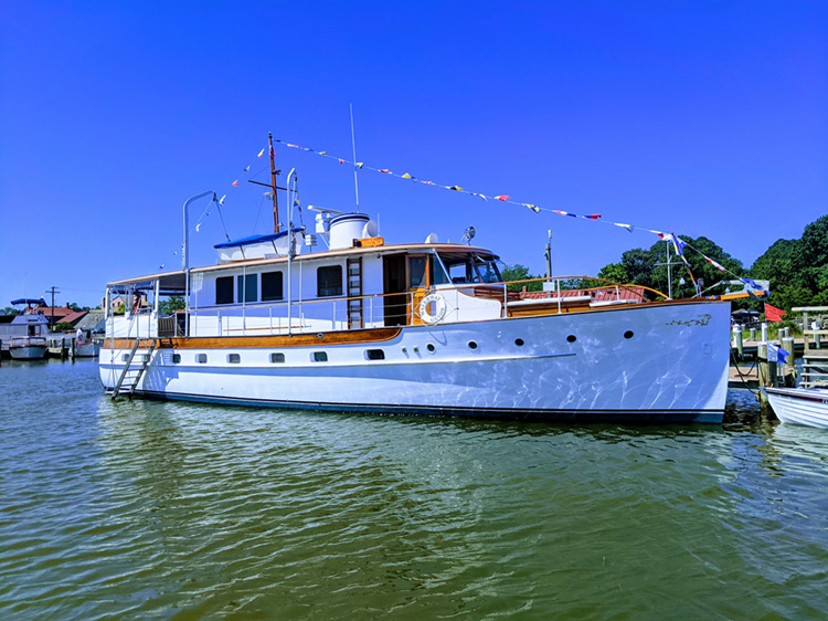 60' Trumpy 1947 Classic Houseboat.jpg