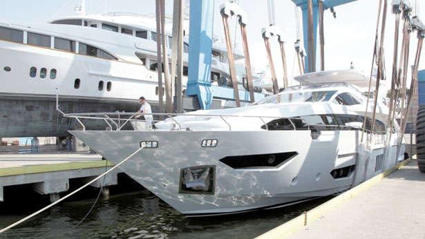 azimut grande 95rph.jpg