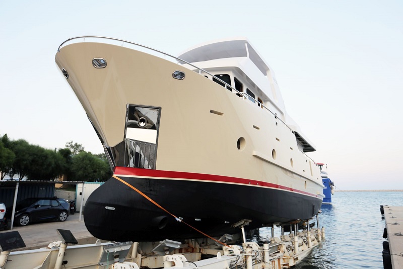 bering 65 explorer yacht