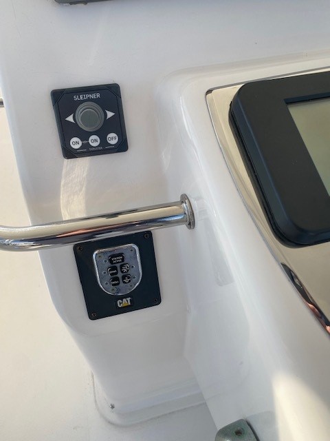 Cabo 40 convertible no fuel gauge with C12 CATs.jpg