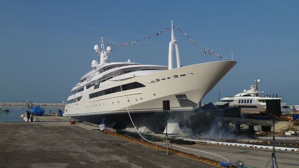 chopichopi-yacht-splash.jpg