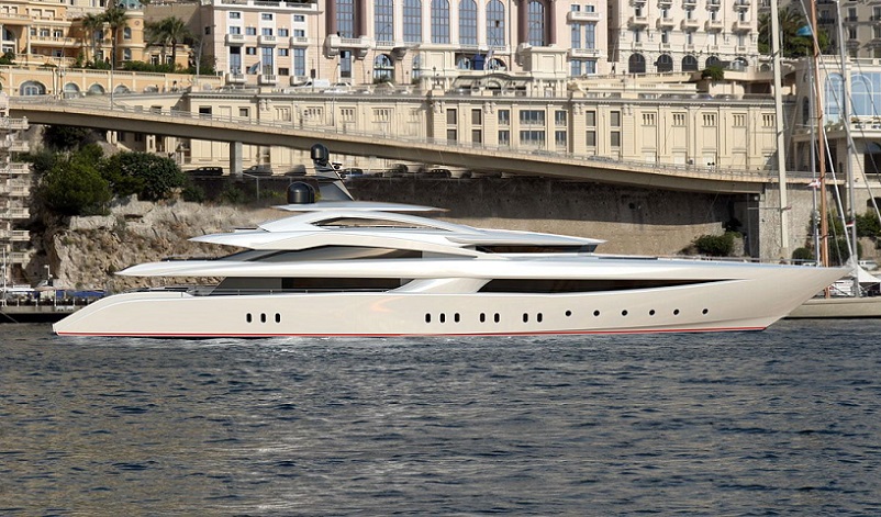 Columbus Oceanic 70M Under Construction in Naples.jpg