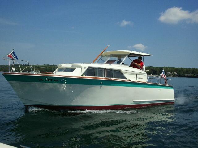 Custom Comet available to new home - Chris Craft Roamer Yacht ...