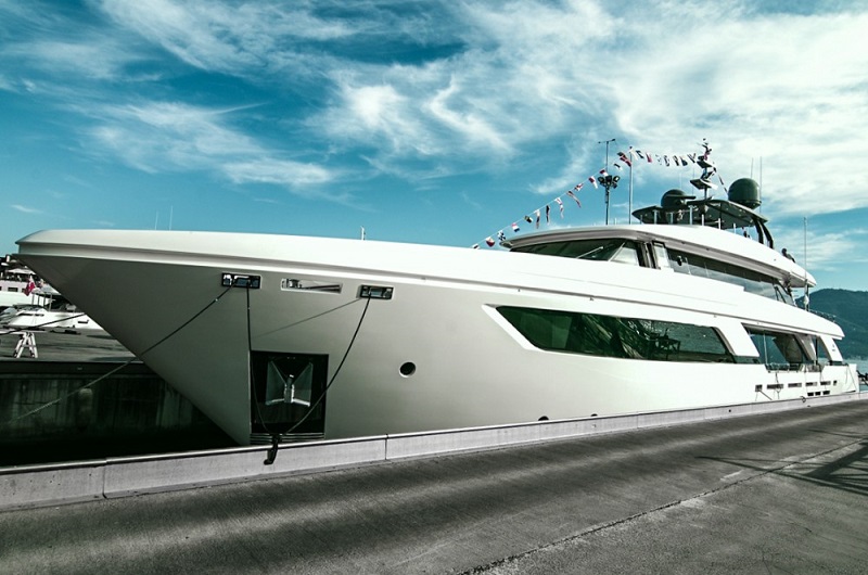 Custom Line Launches Navetta 37 (2).jpg