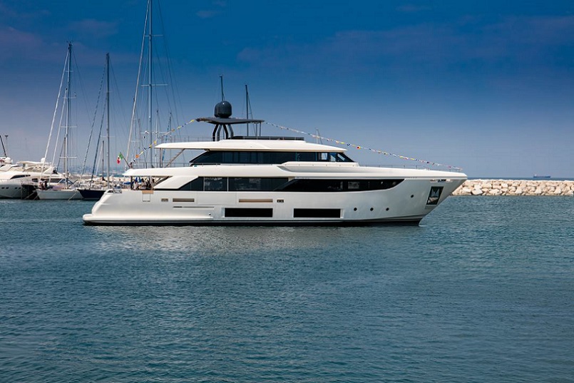 CustomLine Launches First navetta 33.jpg