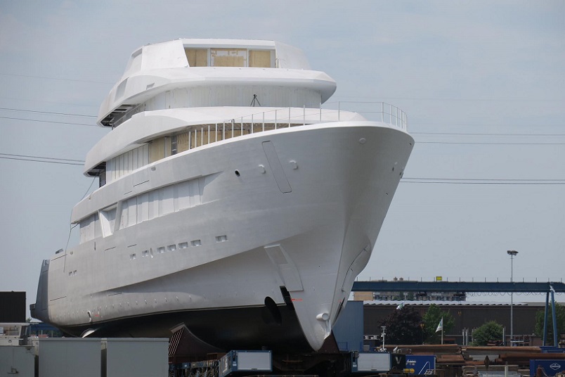 Feadship Hull 700 (2).jpg