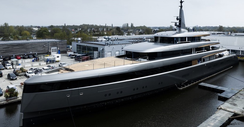 84m hybrid Feadship superyacht Obsidian delivered