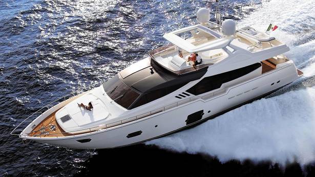 ferretti-870-1-yacht.jpg