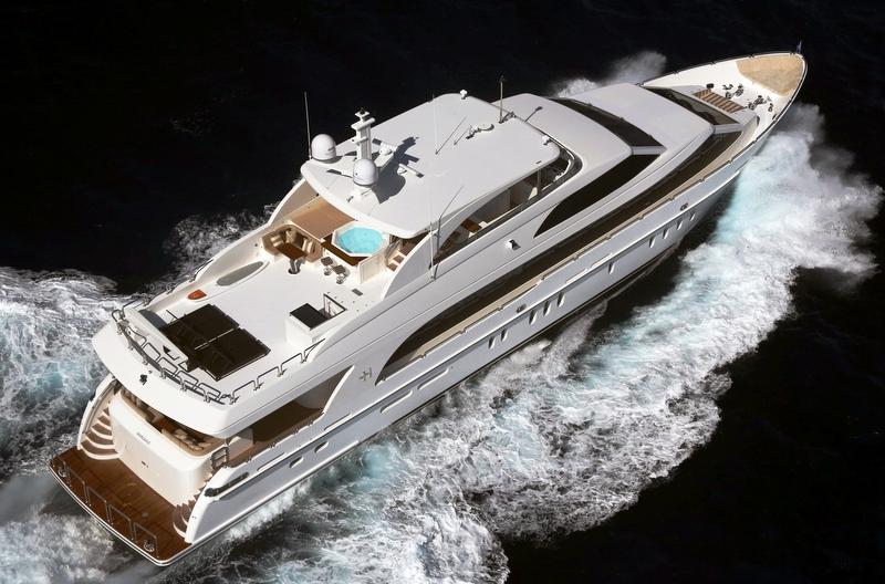 Hargrave signs order for new 130\' tri-deck motoryacht.jpg