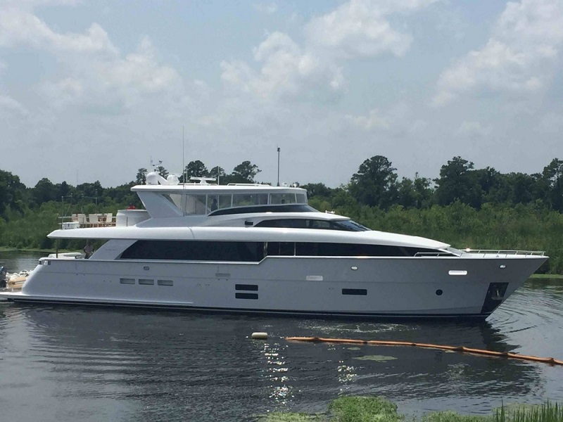 Hatteras Launches Third 100-foot Motoryacht.jpg