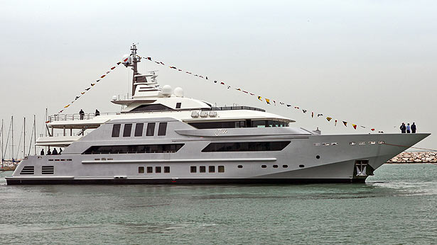 jade-yacht.jpg