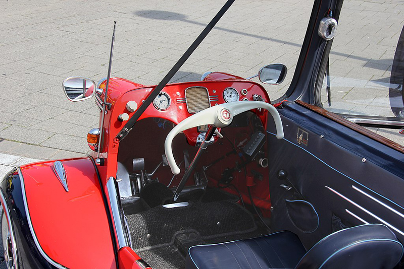 Messerschmitt_KR_200,_Bj._1955_Cockpit_03.JPG