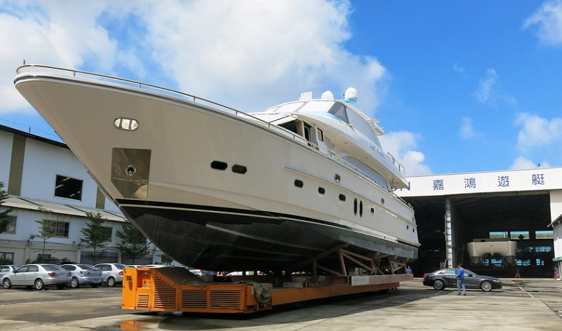 Nine Stars and Sundance Prepare For Delivery At Horizon Yachts.jpg