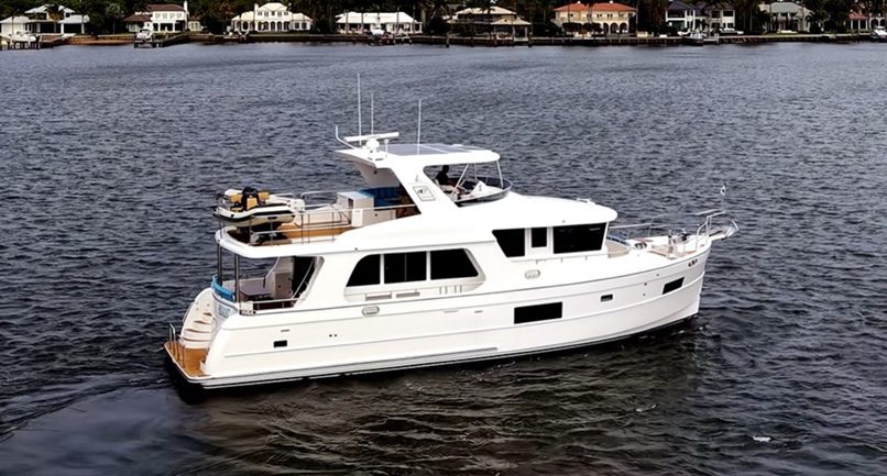 North Pacific 59 Flybridge 1.jpg