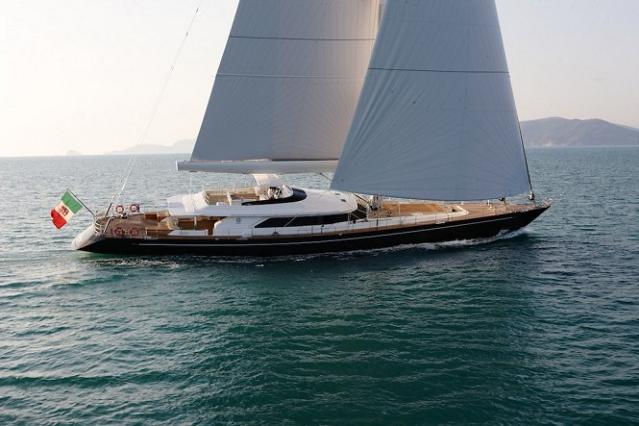 Perini-Navi-52-metre-superyacht-CLAN-VIII-665x443.jpg