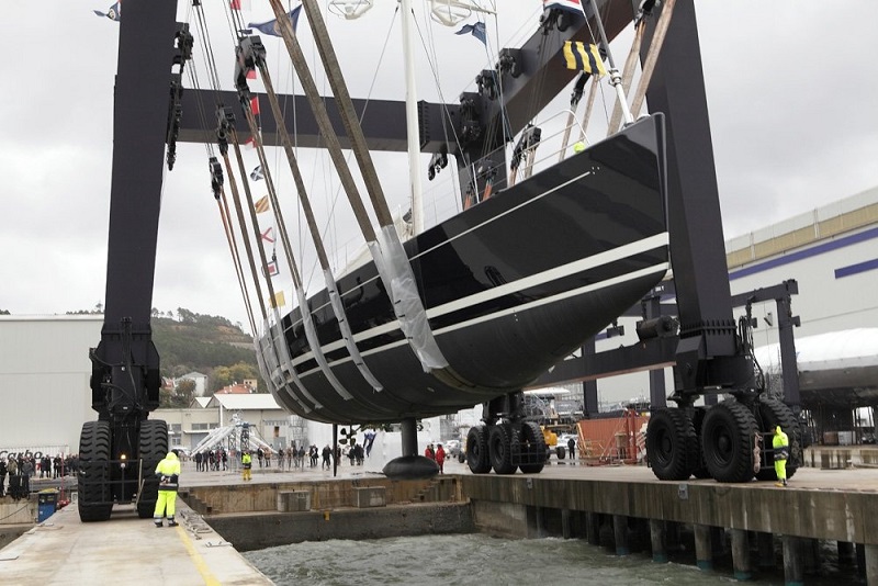 Perini Navi Launches 38M Dahlak.jpg