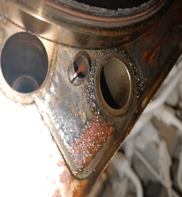 SL86-656 Cylinder Head Oil Leak (2).jpg