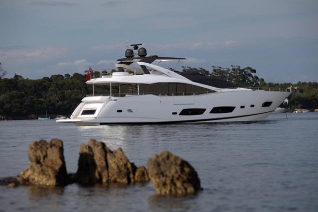 Sunseeker-28-Metre-Yacht-rear-image-665x443.jpg