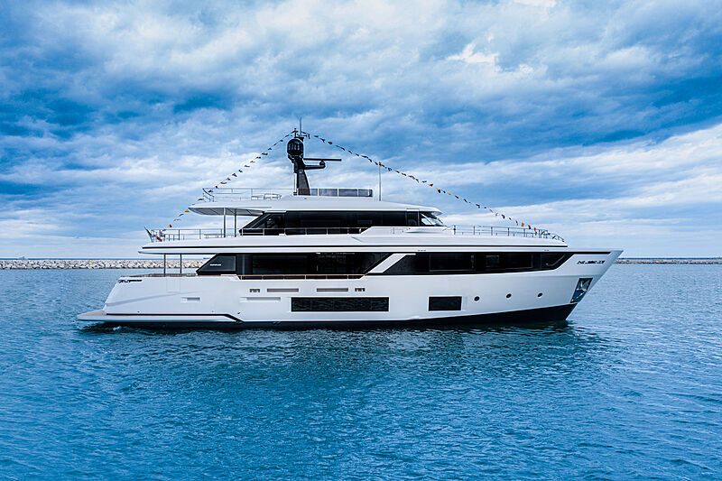 Third Custom Line Navetta 30 (1).jpg